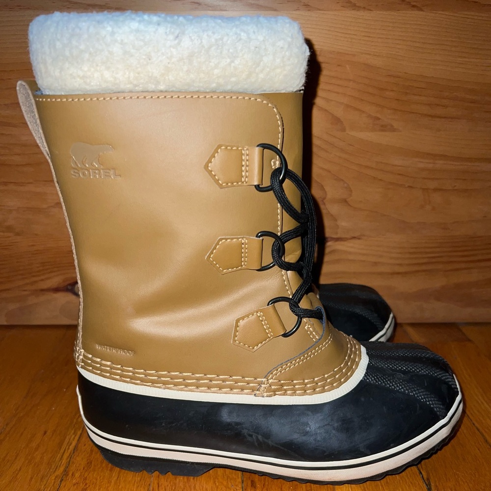SOREL - Women's / Youth Caribou Waterproof Boot for Winter. Good used condition